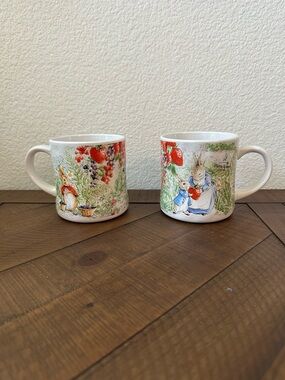 Peter Rabbit Ceramic Garden Bunny 2 Mugs Strawberries NEW